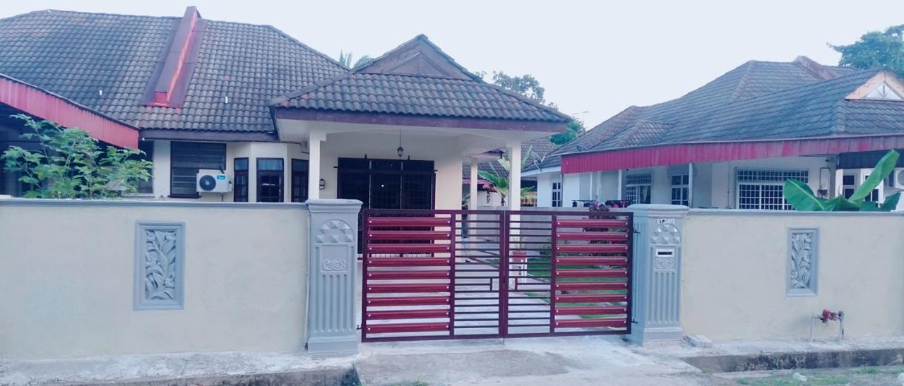 Sofea Guest House Kemaman Chukai Exterior photo